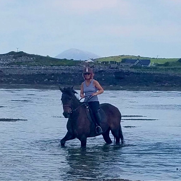 Meet your Posher, Carla - Picture 2 of 4